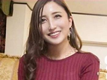 【不倫&times;素人】人妻NTR不倫セックスする気品さ溢れるセクシーなド美人セレブリティ奥サマ！