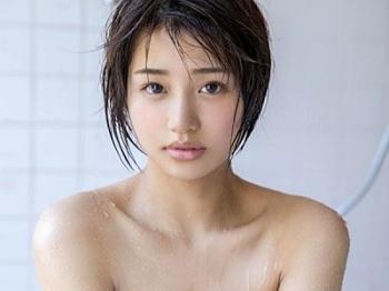 ［主観］あどけなさが残る18歳の激カワ美少女！オナニーからの即ハメ騎乗位で潮吹きアクメ♡