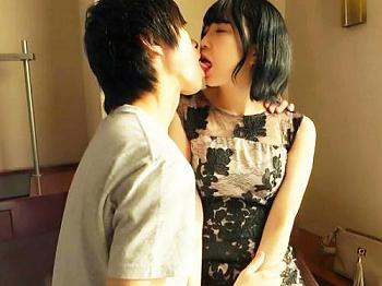 【他人妻】美巨乳で四十路の美熟女を生ハメ撮り！「おばさんだけど問題ないでしょうか？」素人妻に種付け膣内射精ｗ【口内射精】