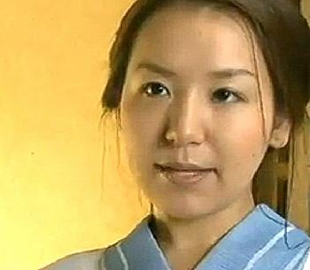 【ヘンリー塚本作品】「奥さん&hellip;橋の下に来てくれ。マラをハメたい&hellip;」昭和の田舎に住む人妻。男と待ち合わせ、野外SEX。