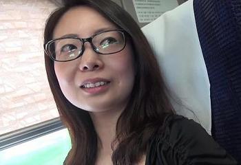 【人妻不倫旅行】子供を作るためのセックスすら拒否する夫に我慢の限界。結婚4年目の主婦(34)が他人チンポを受け入れた一部