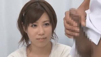 【センズリ鑑賞】眼前でそそり立つ勃起チンポに目を輝かせる素人女子は欲情を抑えてきれずマンコで生肉棒を味わう