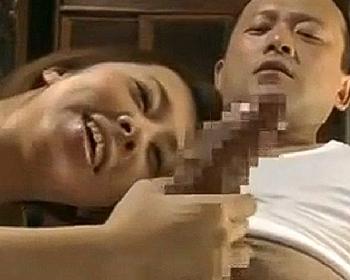 【ヘンリー塚本作品】「左曲がりの立派な巨根だわ&hellip;」旦那不在の昼間、巨乳妻は浮気相手のマラでよがり狂う。