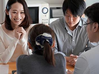 【水戸かな】白くしなやかなスレンダーボディを捩らせながら他人棒に喘ぐ嫁の美しさに欲情する夫！