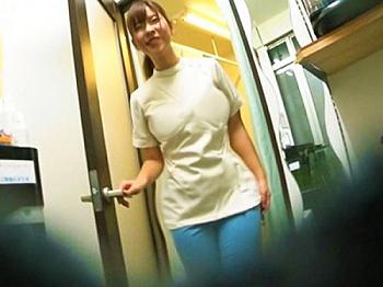 【素人ナンパ】「旦那よりもデカチン///」普段と違う生チンチンに欲情ｗｗ生で中出しされた若妻の盗撮エロ動画【人妻ナンパ】