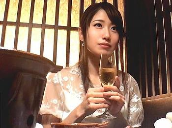 27歳OLの美人素人お姉さんのマンコに勃起男根挿入ガン突き絶頂ザーメンぶっかけ顔射。