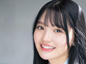 【元アイドル♡エロ覚醒】 デビュー作で見せる大人の色気！ 激しくピストンされ、白く輝くボディが乱れる！