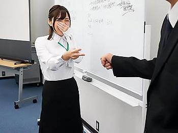 【SOD女子社員】総務部の美人な女子社員と野球拳対決！全裸にされてチンポに跨がり杭打ち騎乗位