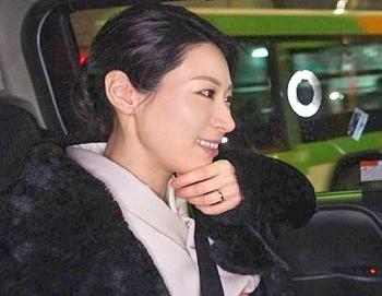 銀座の高級クラブのママがＡＶデビュー！結婚６年目の人妻「常盤真衣 36歳」は自分が知らない世界を知りたいそうです！