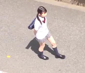 【貧乳】鍵を開けたところが狙い目！後ろをついていきJKのセーラー服剥ぎ取って強制子作り