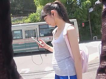 『ブラジャー邪魔なんでｗ』富山県の田舎町でノーブラで生活してるロリ美少女がいるとの情報を入手！⇒早速会いに行ったゾｗ