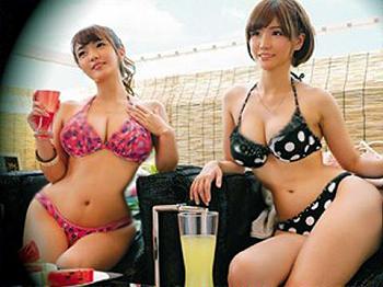 【素人動画】美爆乳でプロポーション抜群の美女二人を海ナンパ！S級エロボディな水着お姉さんにゴム無しで膣内射精【盗撮モノ】