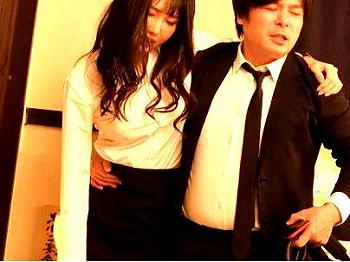 ＜稲森美憂！＞「もうダメ&hellip;」スレンダー美乳おっぱいキャリア女子社員OL！出張先相部屋でNTRセックス持ち込まれ！