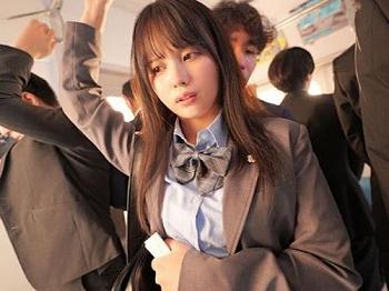 【JKレイプ】アイドル並み顔面偏差値な制服娘を電車で見かけて堪らず痴漢！サラリーマンの見ず知らずの男のテクの虜に絶頂イキ