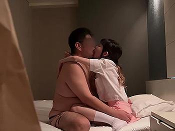 《マッサージ×盗撮》バレたら即アウトの本気の交歓を許した最上級の美少女さんが子宮を激しく貫かれて狂ったように絶頂するｗｗ