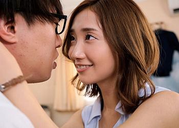 【顔射加美杏奈】色気を振りまいて教え子を挑発！唾液たっぷりキス責めして本番開始