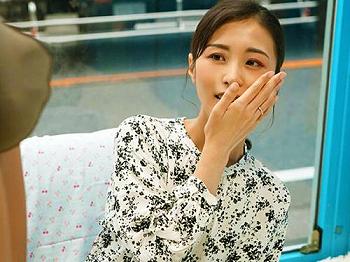 【マジックミラー号】スリムボディな奥様の人妻ナンパ！「夫のよりデカチンだった///」美熟女に生中出しｗ【素人NTRモノ】