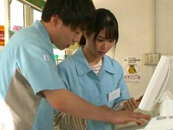 パート人妻がバイト君に寝取られる！10歳年下の元気なチ〇コに完堕ち♡部屋でも店内でもひたすらハメられイキまくる童顔熟女！