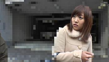 【人妻ナンパ】「まだ新婚なので…」健康器具モニターを頼まれた若妻が電マで欲情し夫より先に他人棒の種付けの生中出し