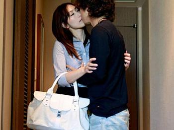 【不倫アラサー人妻❤西尾かおり】家では貞淑な妻を演じながら旦那が仕事中に間男とホテルで密会重ね他人棒ハメイキまくる奥様