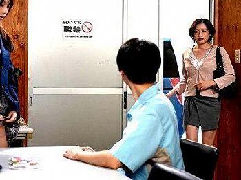 ＜代償は身体！＞「万引きですか&hellip;」上品で綺麗な美人ママ！娘の万引きで犯されレイプに持ち込まれる！