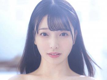 【 彩月七緒】透きとおったような白い肌でどこかのご令嬢を思わせる清楚な女の子が脚を開いてやりまくり！