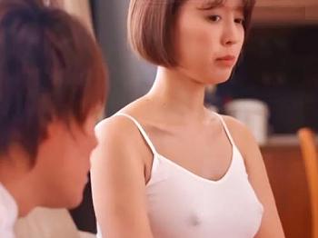 奥さん､､ホントは誘ってんでしょｗｗｗｗｗ「ノーブラ勃起乳首♪」性欲を持て余した巨乳美人妻､､クソ野郎のチンコに溺れるｗ