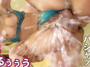 【人妻×素人】極エロ羞恥お漏らし失禁放尿プレーや中出しな人妻NTRの不貞セックスする32歳の美人奥さま！