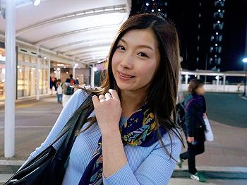 【人妻ナンパ】清楚で上品美人な美容部員として働く美熟女に浮気交渉『今日は大丈夫…』お持ち帰りで夫に秘密な中出しセックス