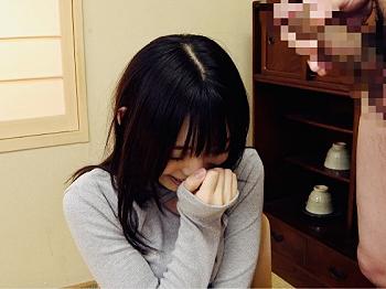 「恥ずかしい❤️」デカチンのセンズリ見て…もう性欲を抑えきれない人妻が他人棒と戯れ中出しNTRファックw