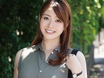 清楚系の人妻がスケベに開発されて全身をくまなくいじられながら激ピストンで果てることになる