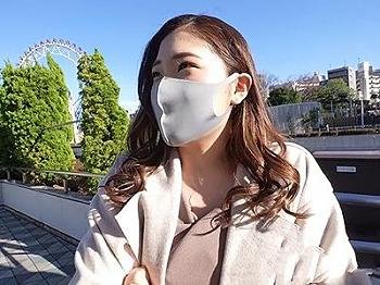 「少しだけなら...」21歳のアパレル店員をテレビ番組の一環と偽り、淫らなマッサージから本気のセックスへ→絶頂で白目を剥