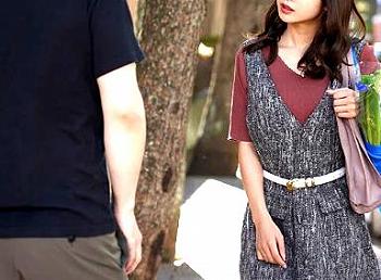 ＜栗山莉緒！＞「地味な幼馴染が・・・！」昔と違い色気漂う巨乳人妻に進化！もちろんガチsexしちゃうぞ(無料エロ動画)