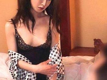 ＜未亡人！＞「あそこうずくの…」性欲高め巨乳おっぱい寂しい未亡人！息子の友人とがちセックス発展(アダルト動画)