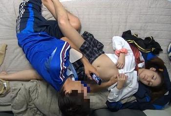 彼氏に嫌がりながらも着ハメ撮り中出しを許すイマドキのJKカップル盗撮。