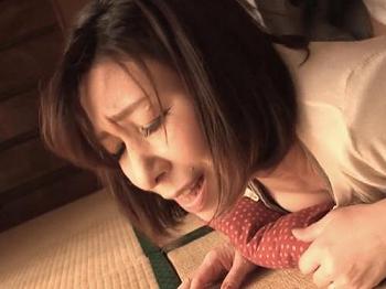 【母子相姦】抵抗しまくるが強引に息子ちんぽ挿入され観念！気持ち良さに覚醒♡自ら腰を振って喘ぎちらすド淫乱熟女だった！