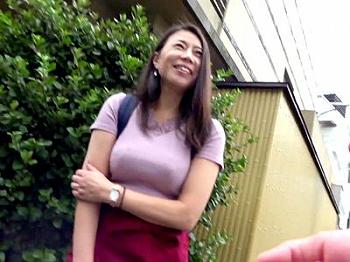 【着衣巨乳×素人】着衣巨乳がはえる人妻熟女がエロSEX！軽くイラマチオSMプレー！ガン突きバック！
