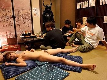 【集団レイプ】暇つぶしでサークルのクズ男達に輪姦乱交される大学事務員…動画の脅迫で鬼畜に肉便器調教されるエロ貧乳お姉さん
