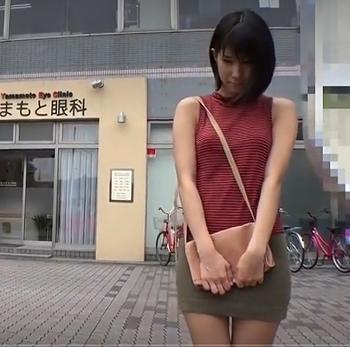 湊莉久｜ひよこ娘×満員バス｜ミニスカ少女を粘着ストーキングして、車内で手マンする。チンポぶち込んでピストンしたら潮吹きし