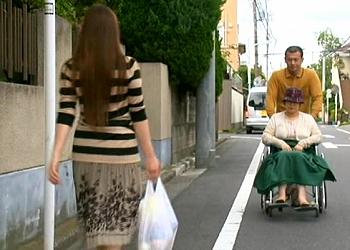 【人妻巨乳】ベロキス尺八で勃起させて・・・出張旦那に隠れて嫁は他のおっさんと混じり合う