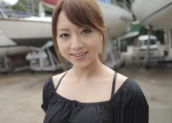 【吉沢明歩】海に浮かぶ豪華な船の上でスッポンポンになって2人きりの時間を楽しむ