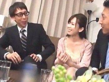 ＜NTR！＞興奮しちゃうの…！エッロイ体の若い奥さん！旦那の部下といけない関係発展シチャウゾ！！！