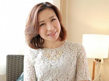 【四十路美熟女】中国在住で夫の東京出張に同行して来日した美魔女おばさん…マゾ願望持つ中国人の奥さんが喉奥イラマで悶絶イキ