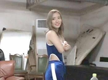 【お漏らし&times;素人】噴水ブッパの大量潮吹きお漏らしして体液マッシブ白ギャルかわいい放尿美人がシコ展開！