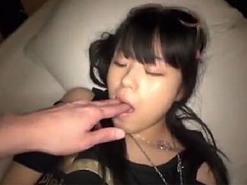 【中出し】調教済みのロリ娘がゴム無しハメでザーメン生種付けされて着床アクメ