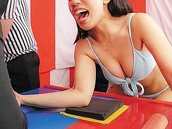 デカパイなきれいな女☆　玩具の刺激でスケベに変貌させられて精液を浴びて乱れることになる