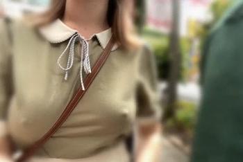 【えま】Gカップが街中で弾むノーブラ散歩！電気街でこっそりパイズリ誘惑、魔法の制服SEXで絶頂の渦へ誘う誘惑の旅。