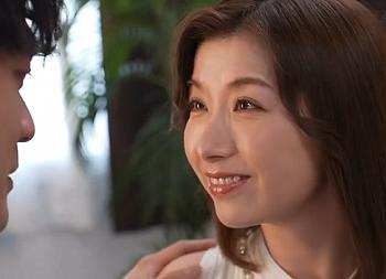 【熟女】よく家に来る夫の後輩！たまたま奥さんは一線超えてしまい濃厚ファック