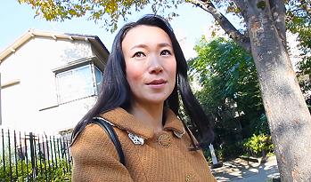高齢熟女　51歳･セックスレスの人妻　AV応募で若い精子を五十路マ●コに生中出し！（22分02秒）