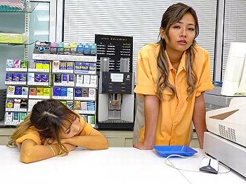 ☆黒ギャル☆コンビニのバイトで暇するスレンダー美少女な巨乳エロギャル店員がM男チンコを拘束いじめ♡痴女の凄テク連続中出し